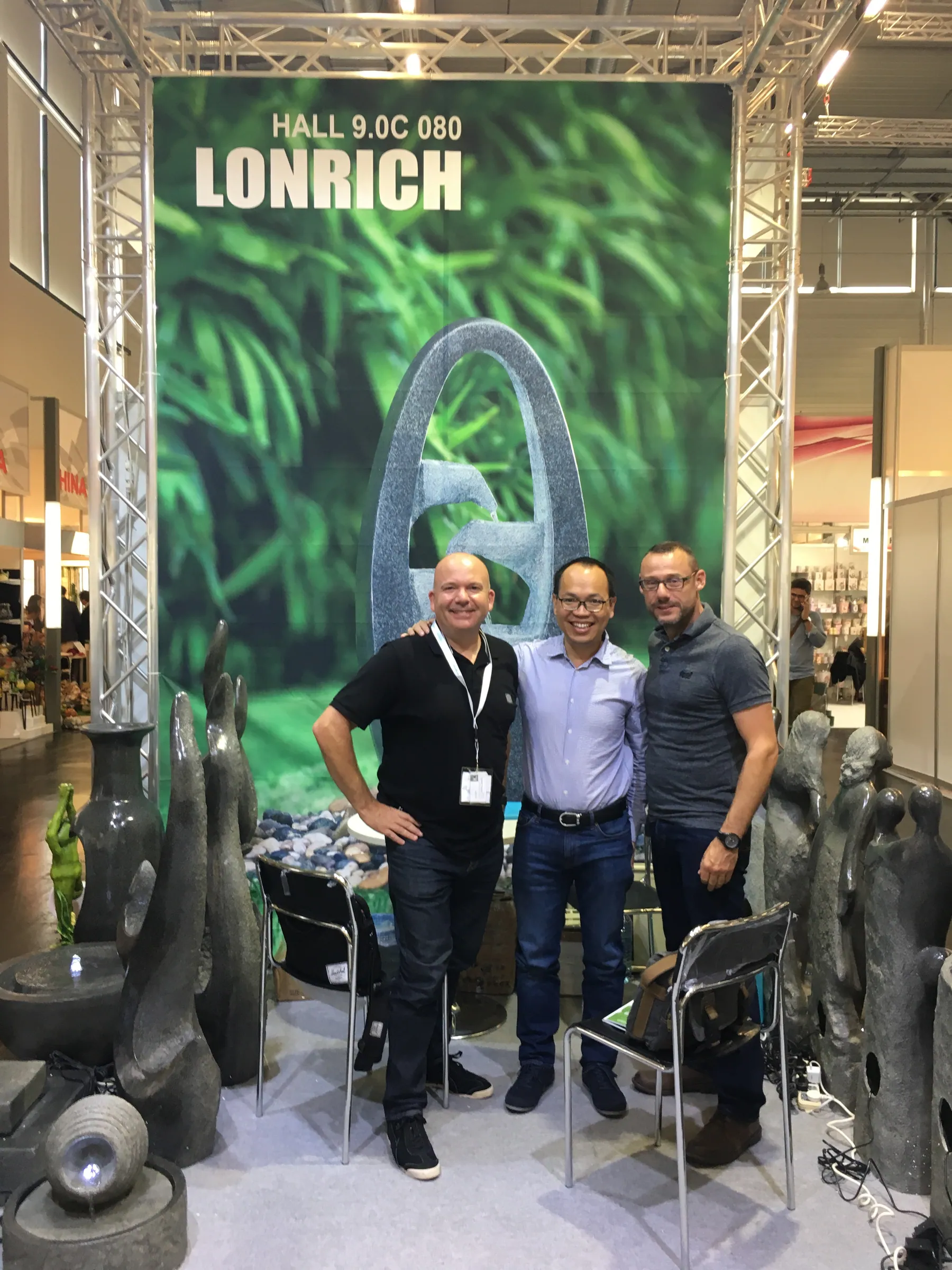 LONRICH team with international customers at a trade show
